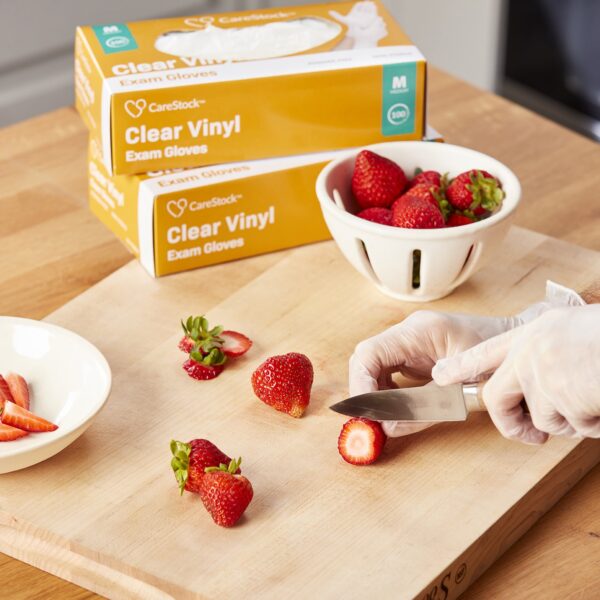 CareStock Medium Non-Sterile Vinyl Exam Gloves with Standard Cuff * Clear, Smooth Finish - Image 3