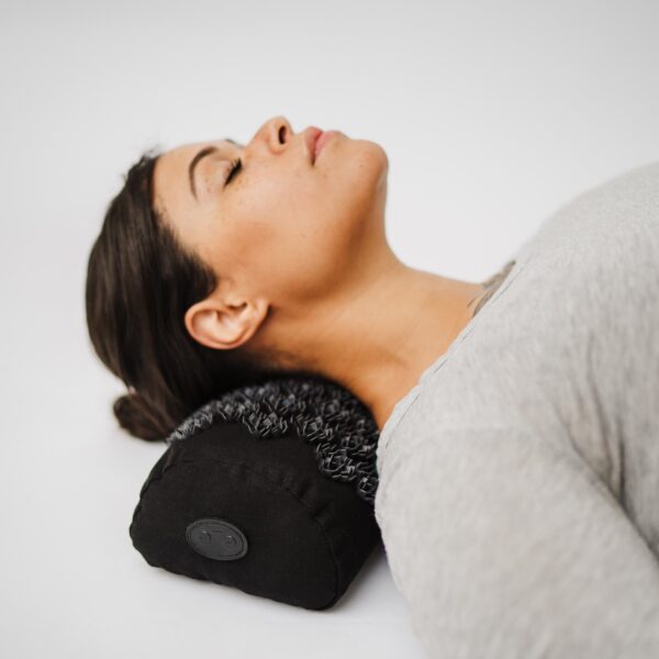 Kanjo Vibrating Acupressure Pillow with Flower-Shaped Spikes – Relieve Headache and Migraine Pain - Image 4