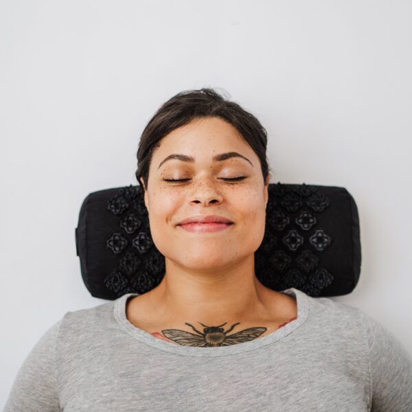 Kanjo Vibrating Acupressure Pillow with Flower-Shaped Spikes – Relieve Headache and Migraine Pain - Image 5